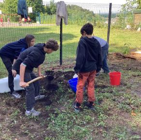 Elèves aux potagers